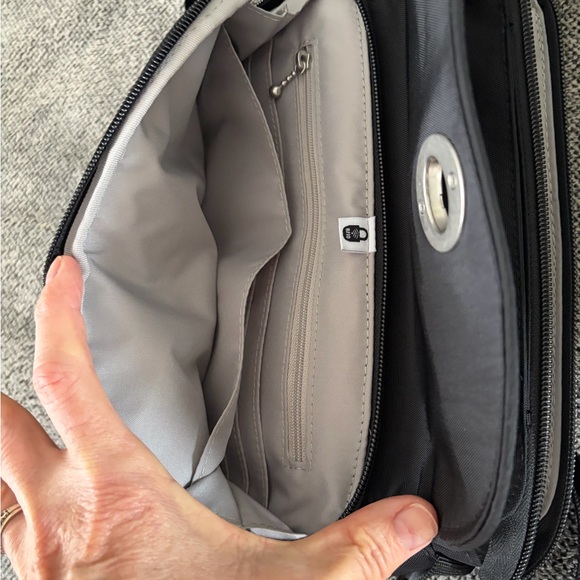 Baggallini Cali Crossbody Bag - Picture 5 of 9